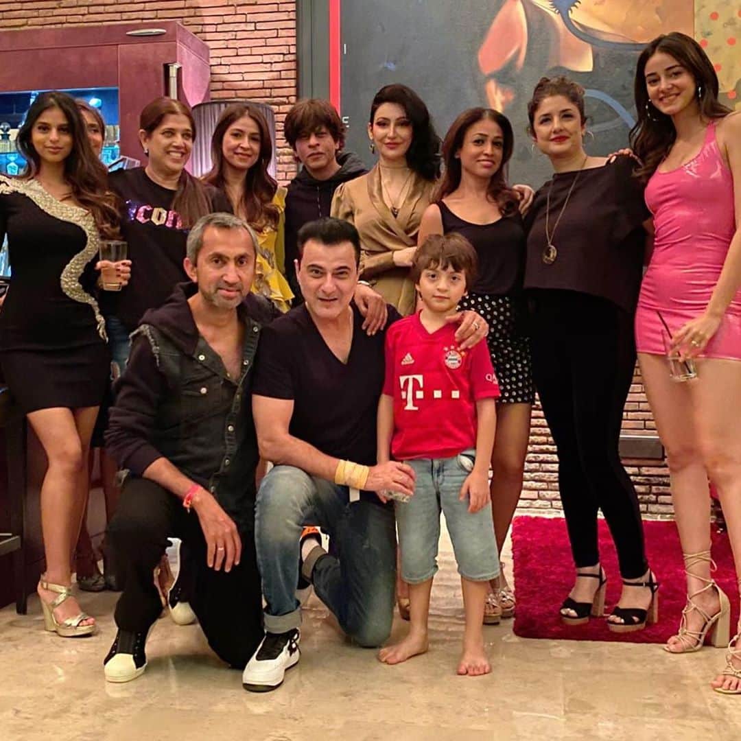 New Year 2020 Shah rukh Khan and Gauri Khan celebrates new year with bollywood stars