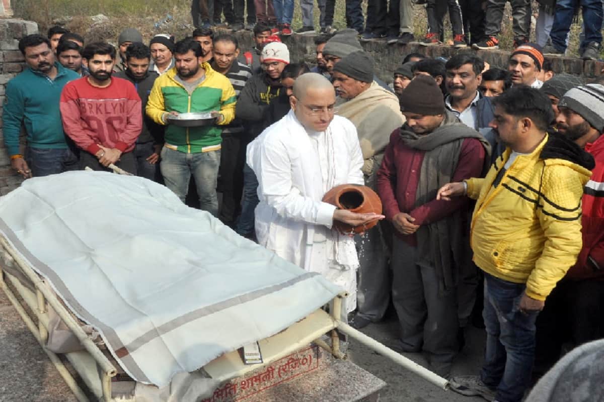 death rate graph suddenly rises in Meerut, funeral of more than hundred dead bodies in two days