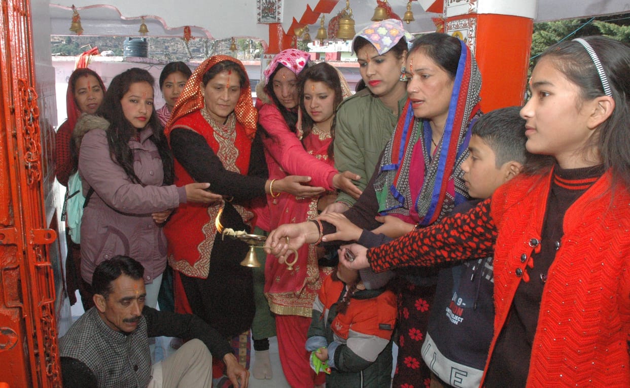 People started new year by offering prayers in temples