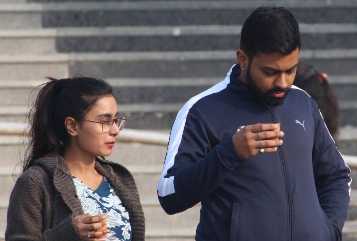 After seven years, temperature of lucknow reached below one degree Celsius.