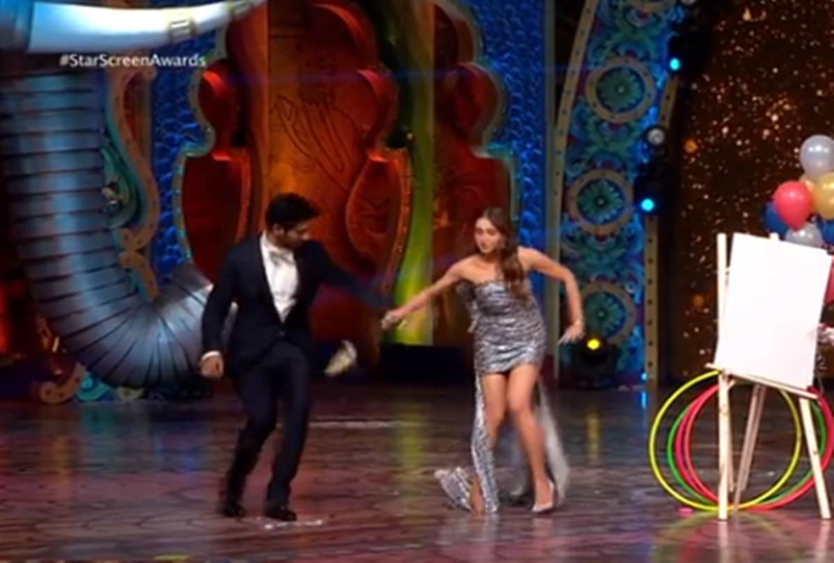 Sara Ali Khan falls off stage Kartik Aaryan comes to her rescue