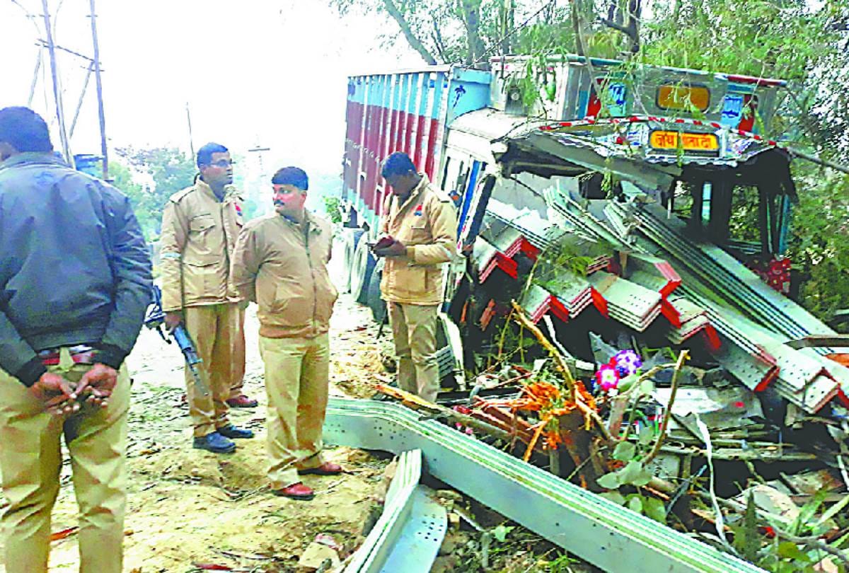 two died in an accident on Junabganj-Mohanlalganj road in lucknow