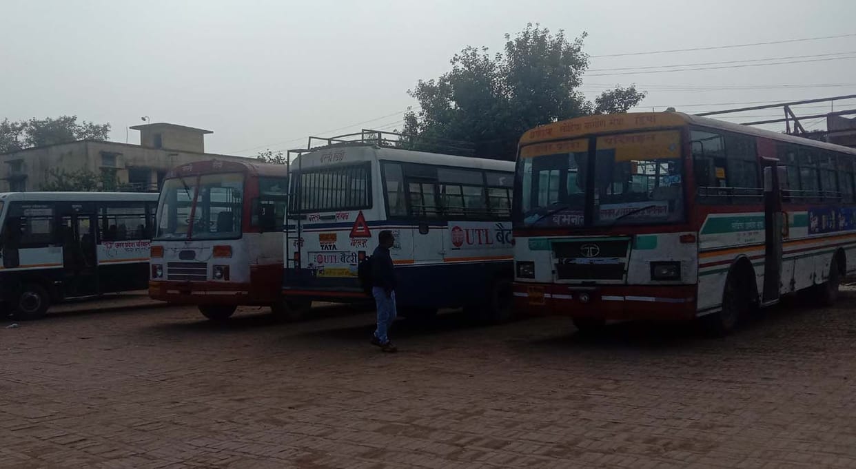 stop bus in basti dipo