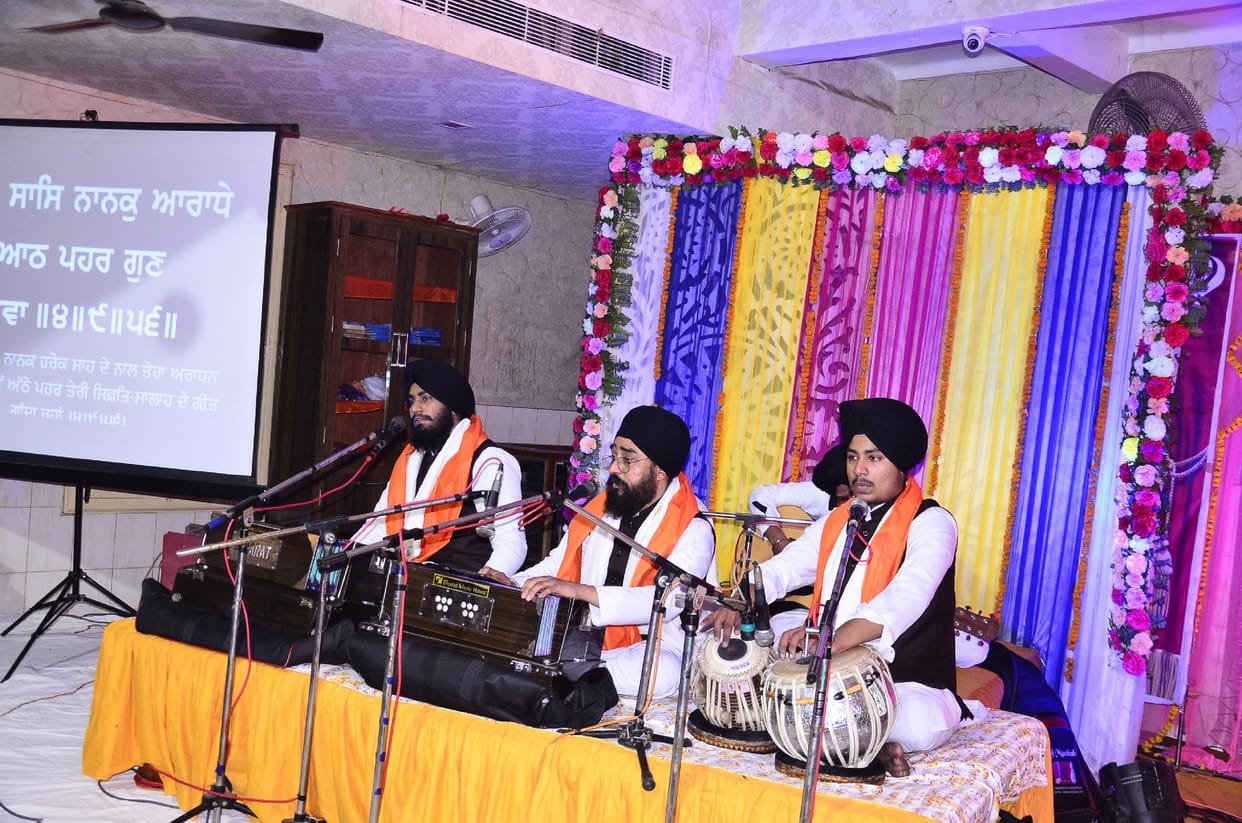 Guru Govind Singh's birth anniversary celebrated with great pomp