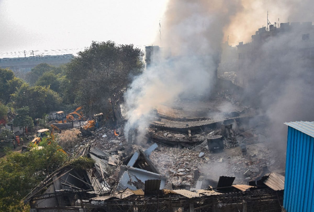 delhi factory fire see in photos the tragic incident of peeragarhi one fireman dead