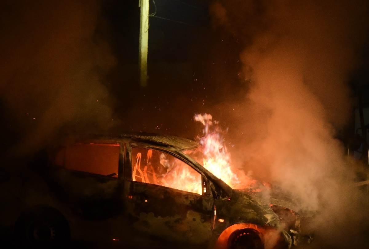 A running car catches fire in Ghajipur in Lucknow.