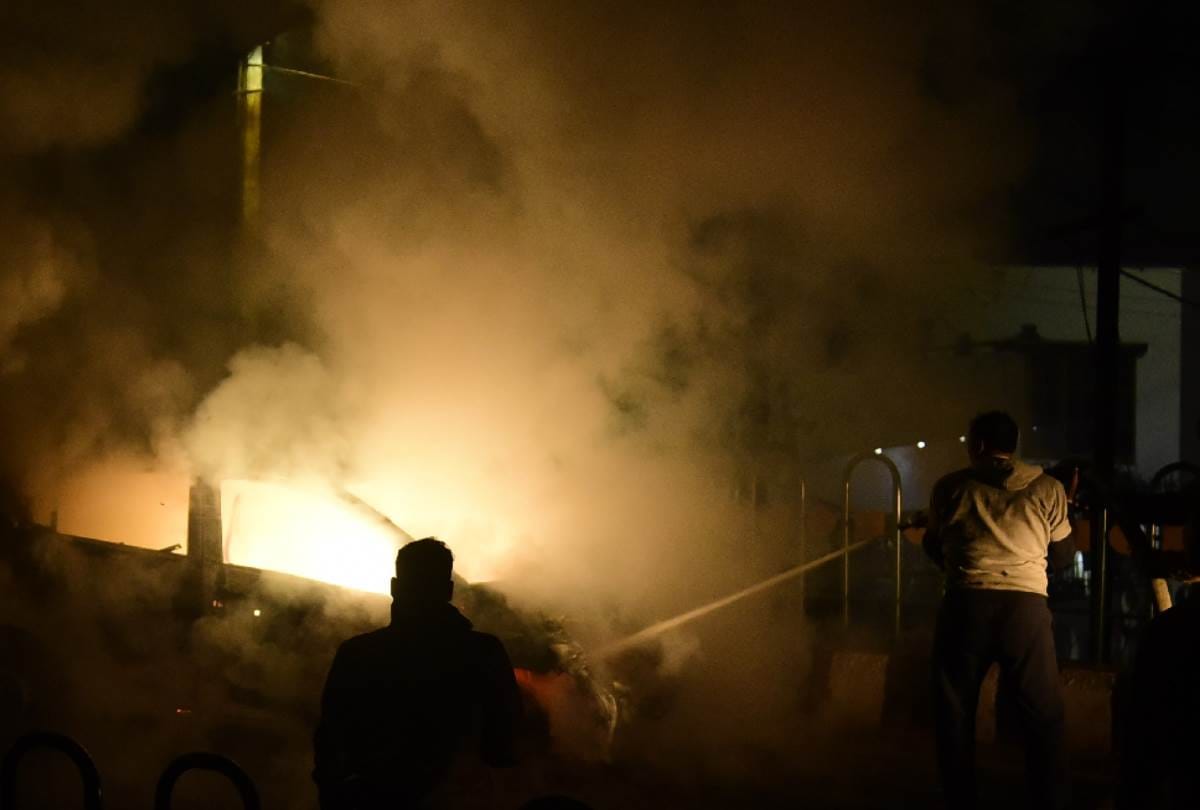 A running car catches fire in Ghajipur in Lucknow.