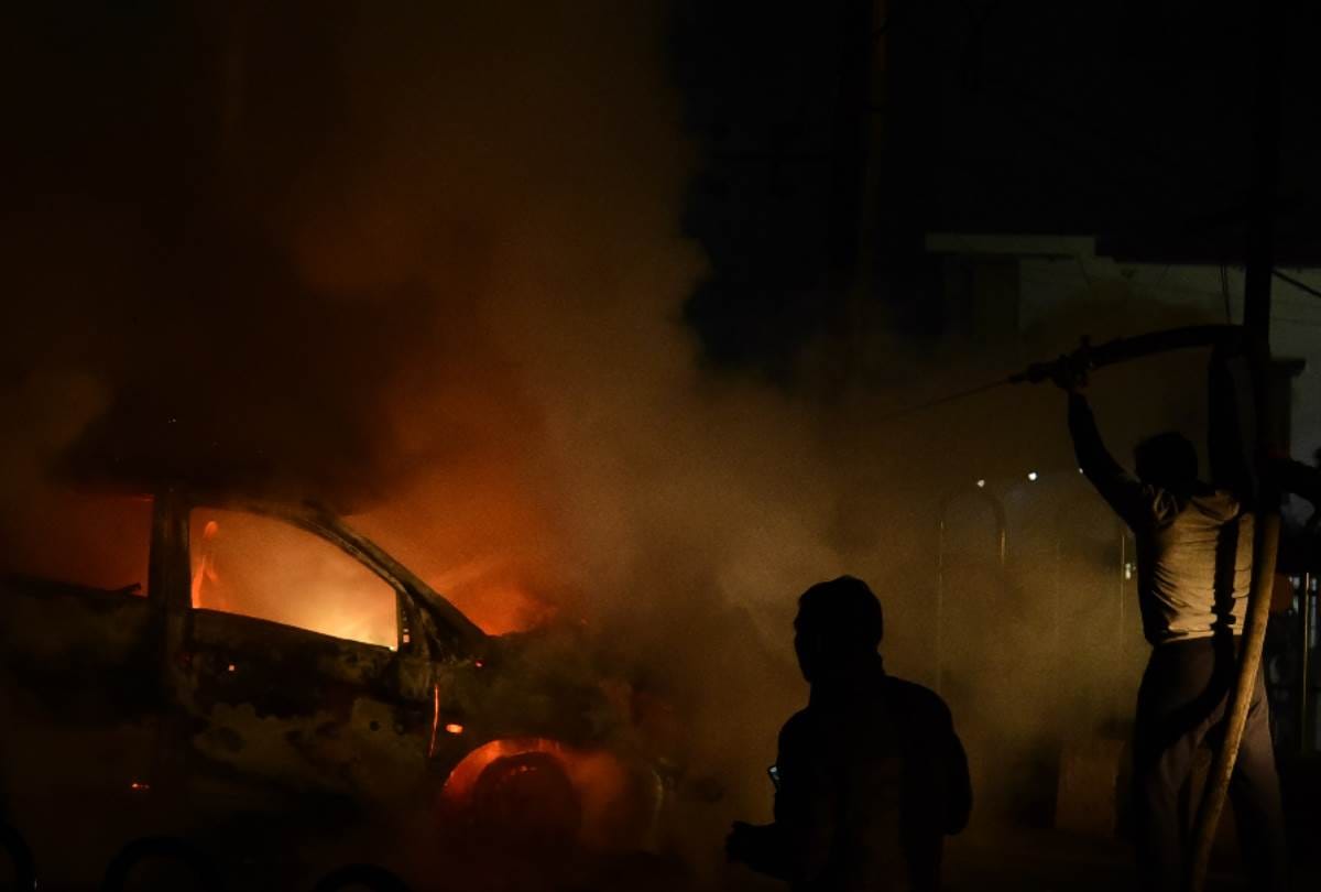 A running car catches fire in Ghajipur in Lucknow.