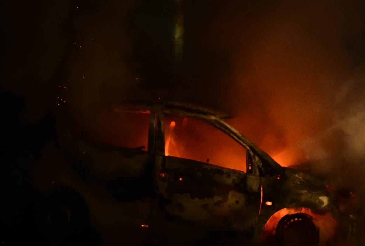A running car catches fire in Ghajipur in Lucknow.