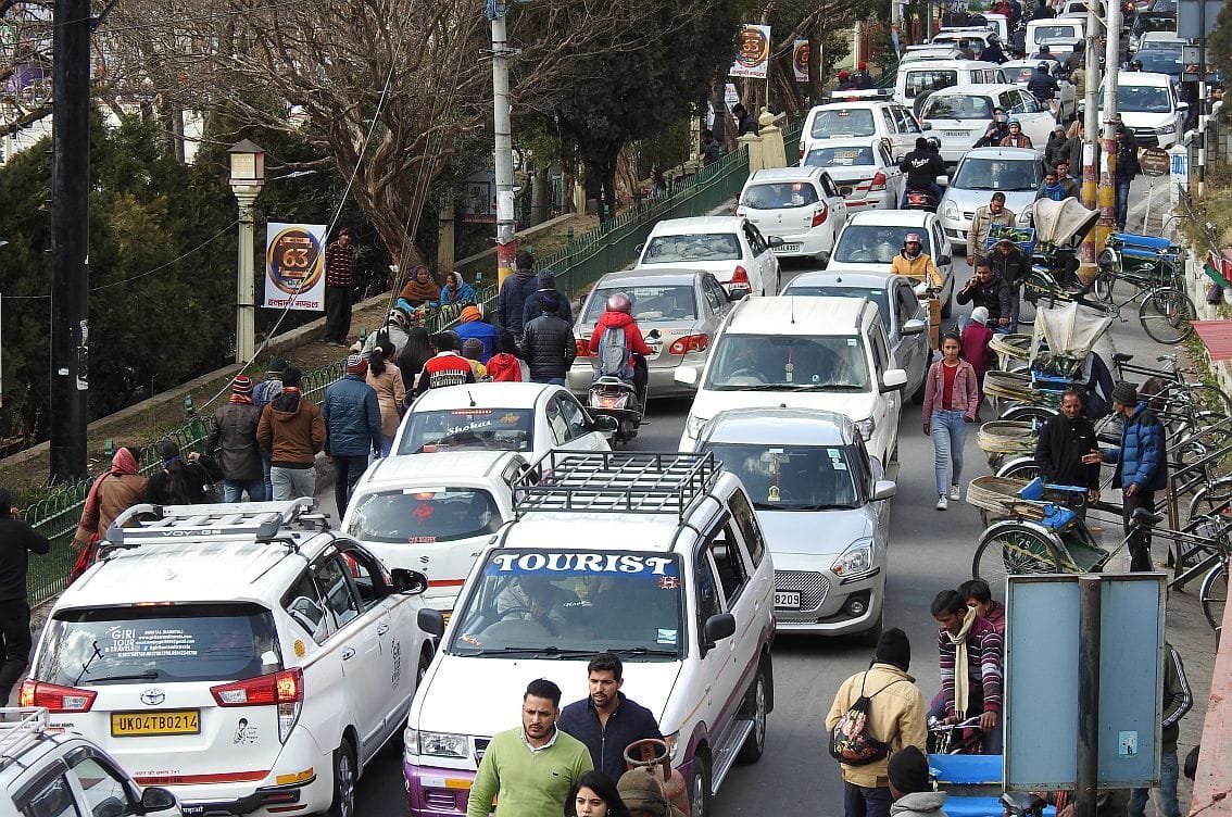 Crowd of tourists in nainital
