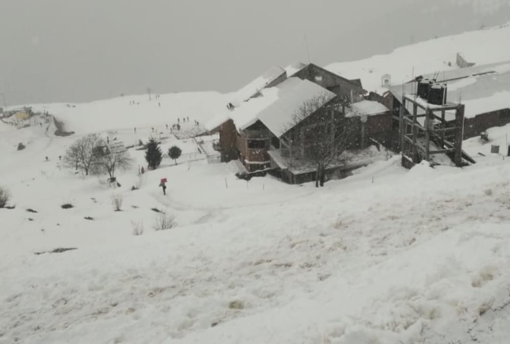 Snow Covered Auli Like Heaven after year 2020 first snowfall See Beautiful Visuals