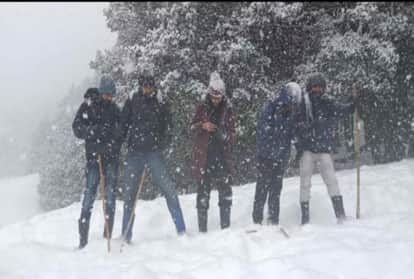 Snow Covered Auli Like Heaven after year 2020 first snowfall See Beautiful Visuals
