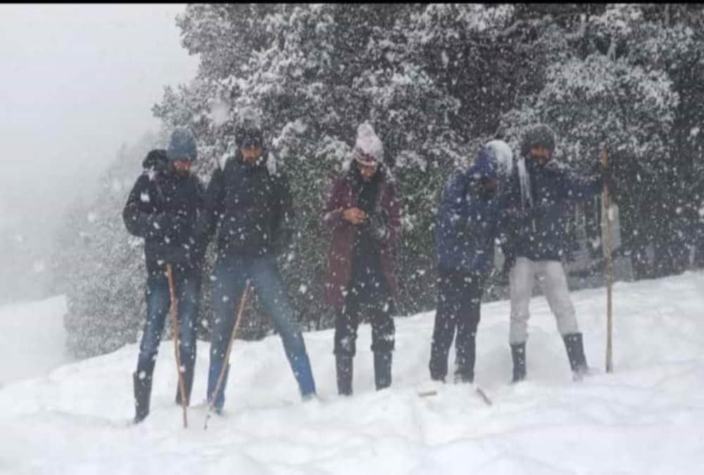Snow Covered Auli Like Heaven after year 2020 first snowfall See Beautiful Visuals