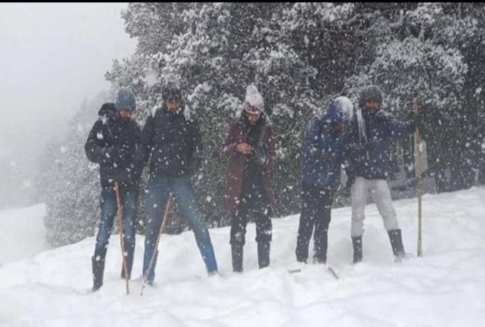 Snow Covered Auli Like Heaven after year 2020 first snowfall See Beautiful Visuals