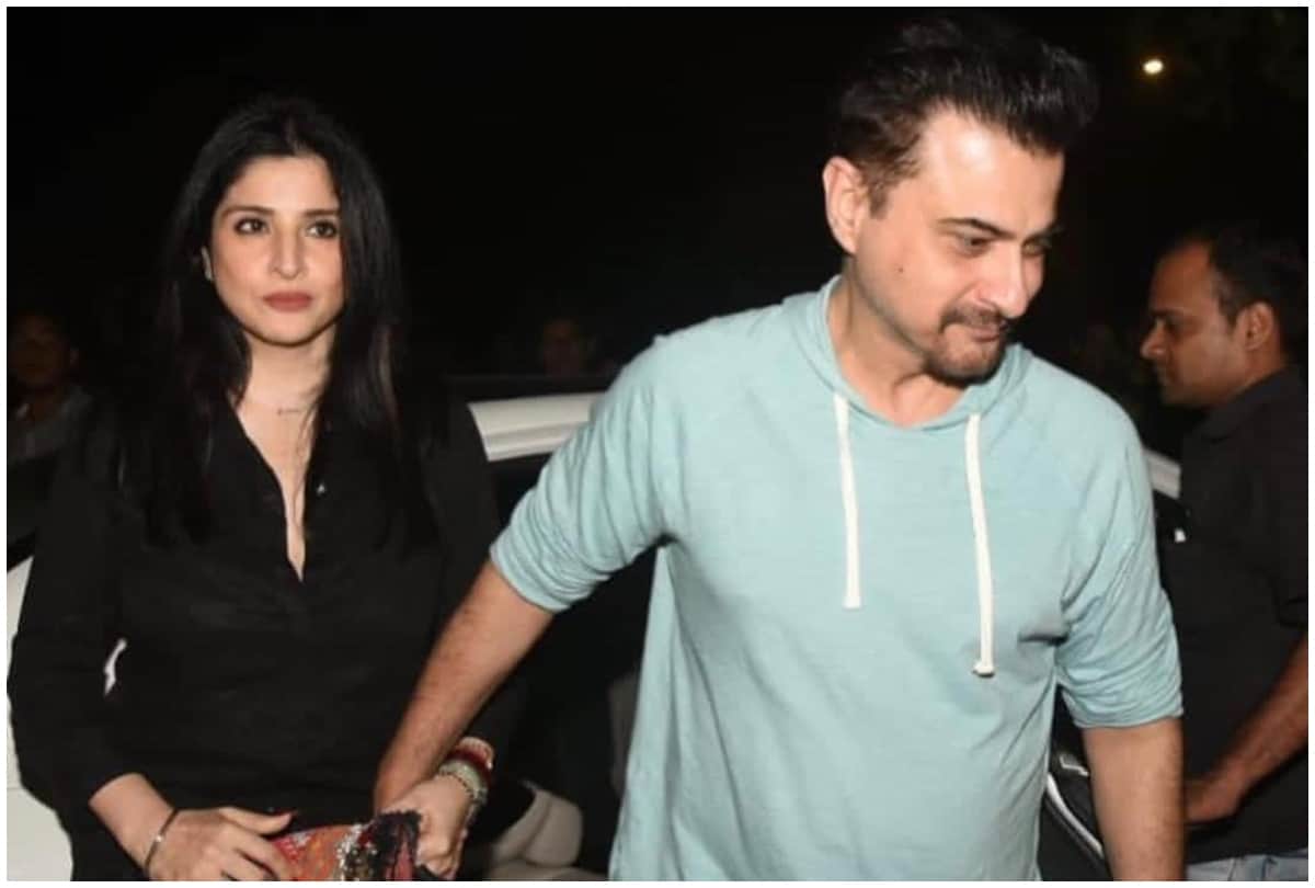 Sanjay Kapoor wife Maheep Kapoor comment on Arjun Kapoor Malaika Arora kiss picture
