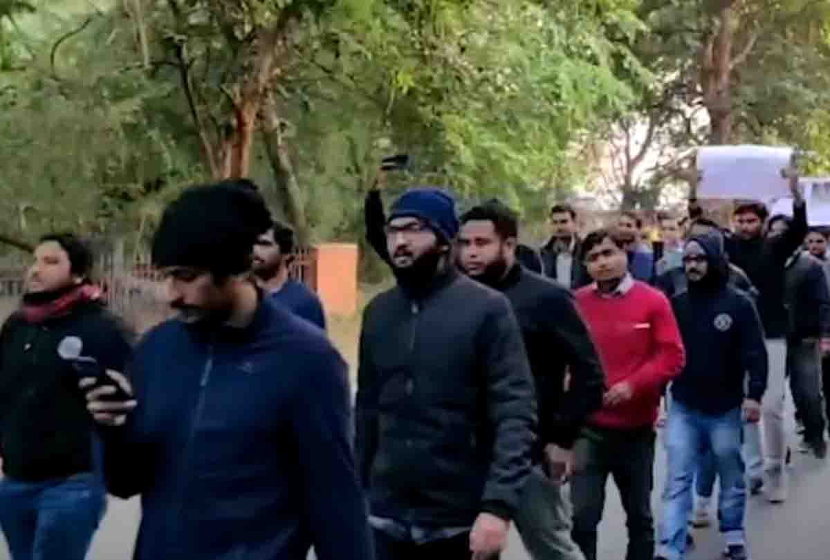 protest  against CAA continued on 13th day