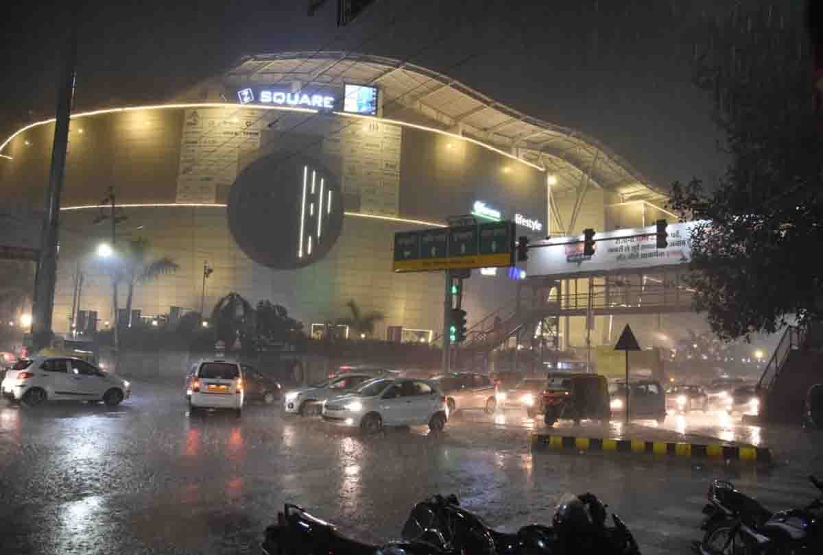 rain fell in Kanpur between heavy cold
