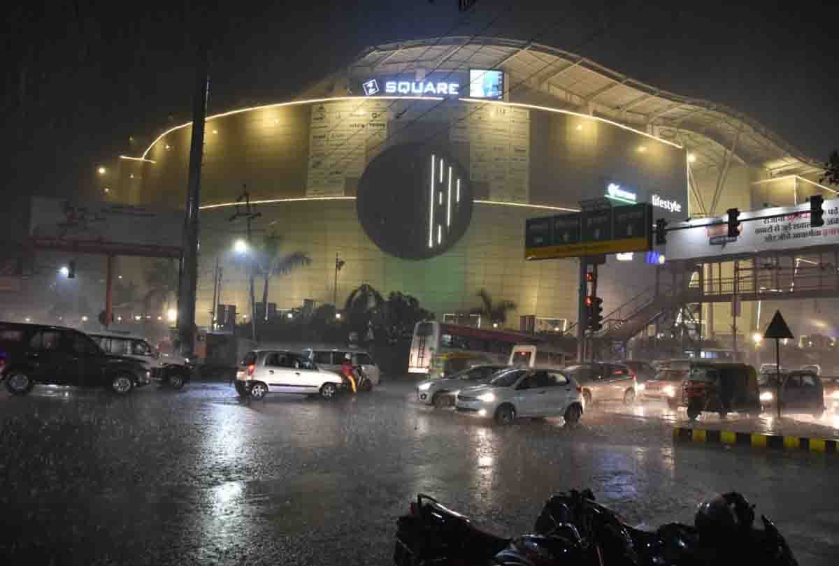 rain fell in Kanpur between heavy cold