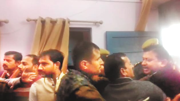 Prayagraj: MLA-activists clash in front of MP, fierce commotion