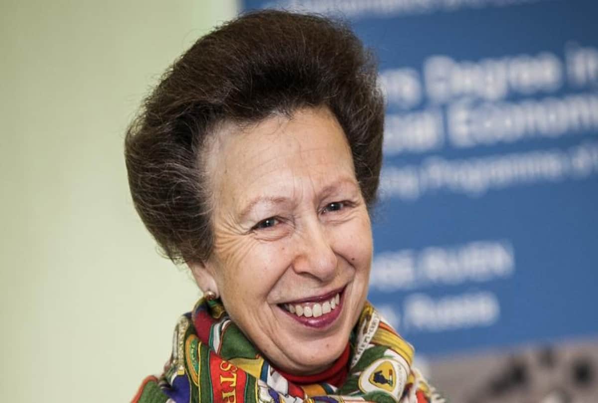 Interesting facts about Britain Royal Family Queen Elizabeth 2 and family work days in a year, British Prince and Princess