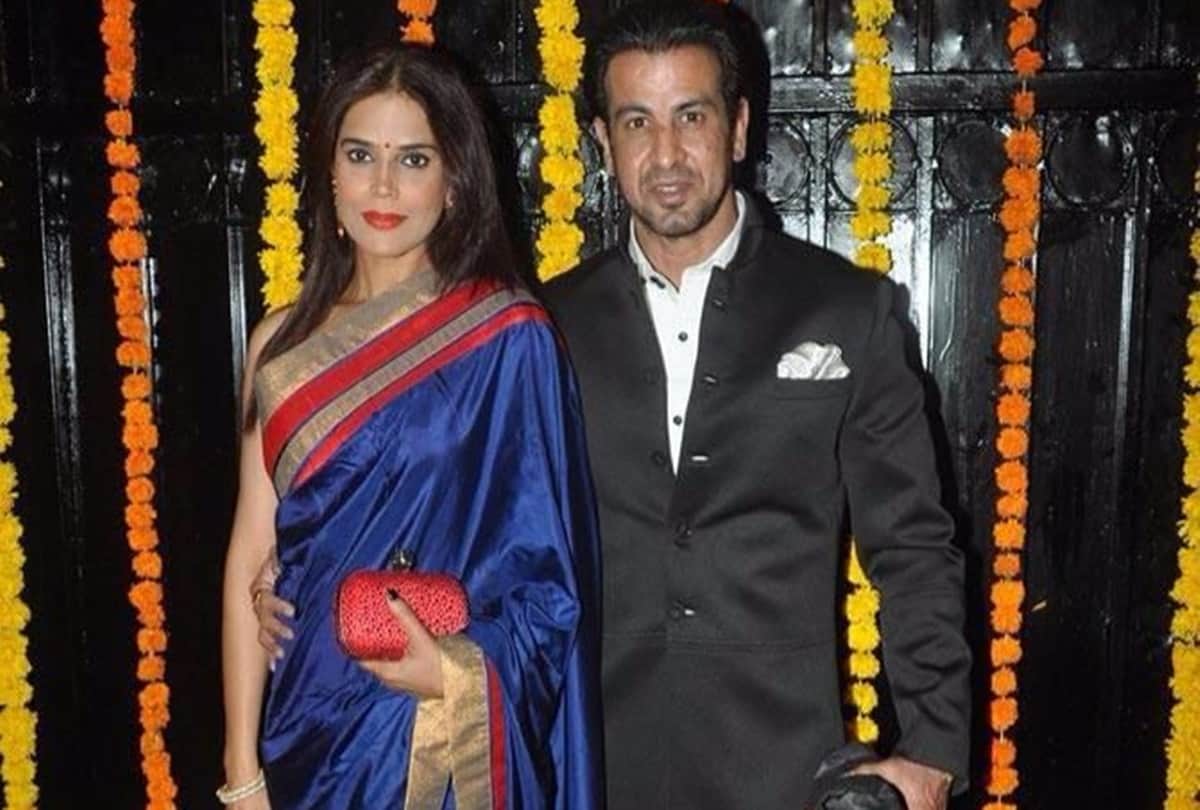 Ronit Roy Instagram Liplock photo with wife At age of 54 is viral on social media