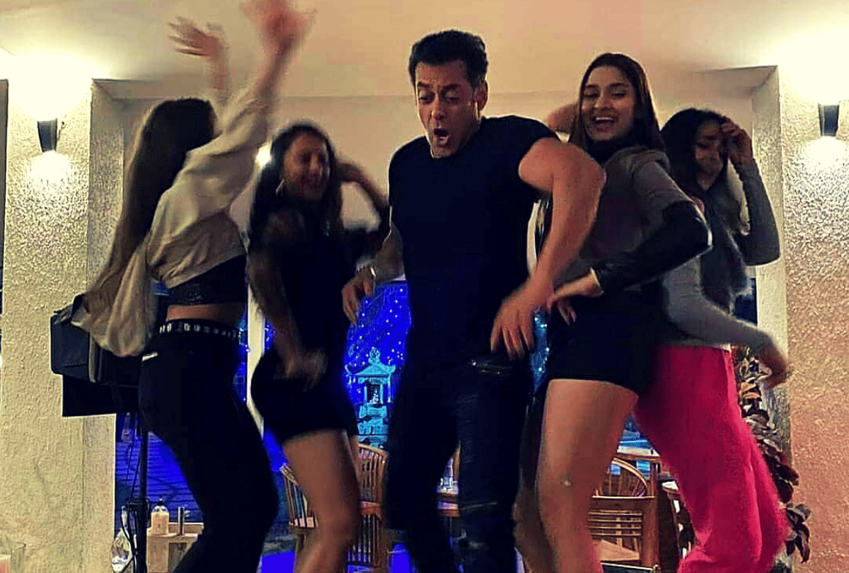 salman khan celebrate new year 2020 with ex girlfriend Sangeeta Bijlani