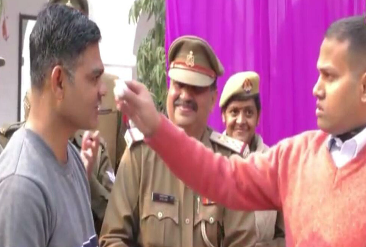 Ssp Agra Bablu Kumar Celebrate Constable Birthday On New Year