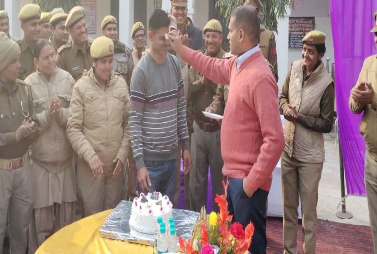 Ssp Agra Bablu Kumar Celebrate Constable Birthday On New Year