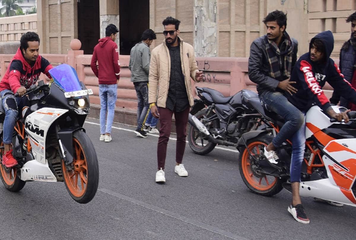 pictures of lucknow stunt bazz