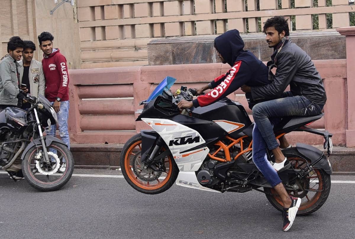 pictures of lucknow stunt bazz