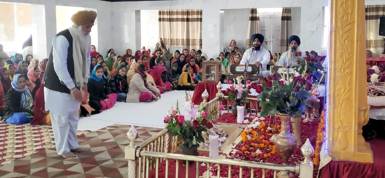 Dressed diwan, echoed Shabad kirtan