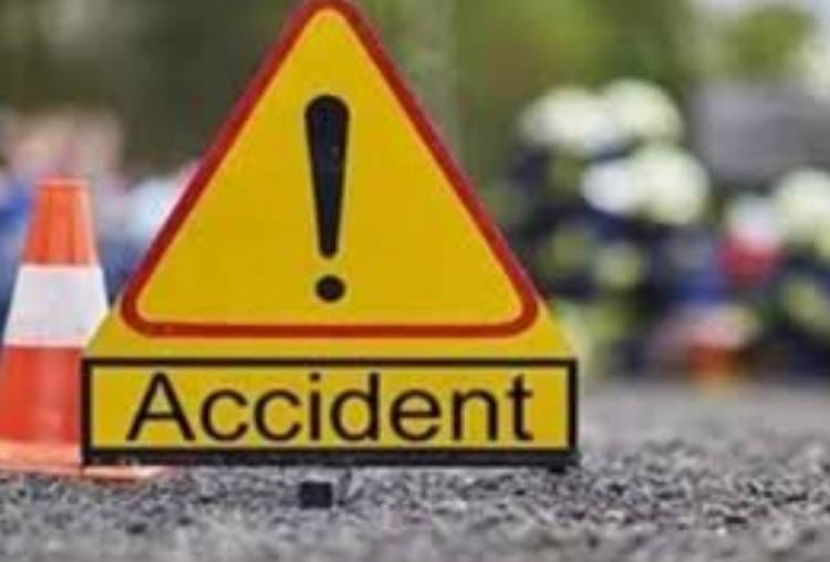 A high speed vehicle hits the bike, two died in lucknow
