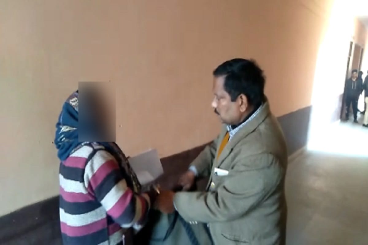 Lekhpal beaten up a woman in Tehsil Office at Bijnor city and video viral