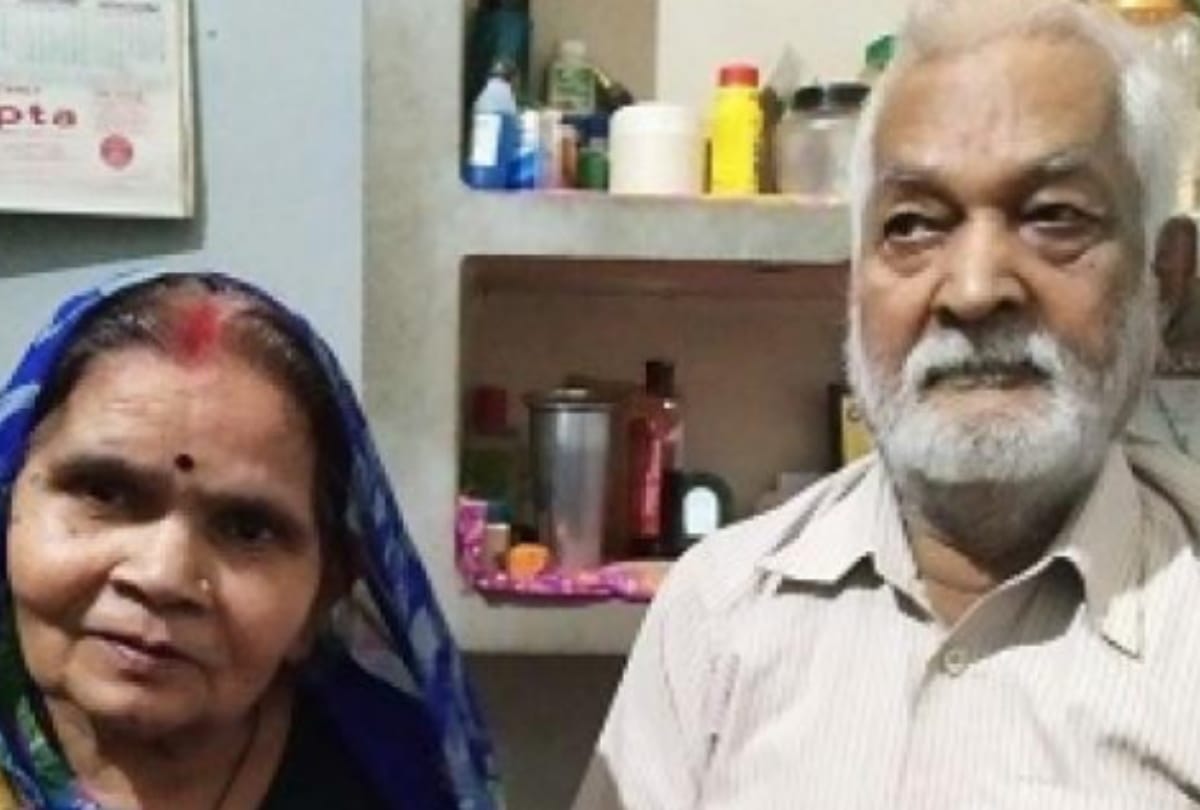 after wife death shock husband also died at gorakhpur, funeral