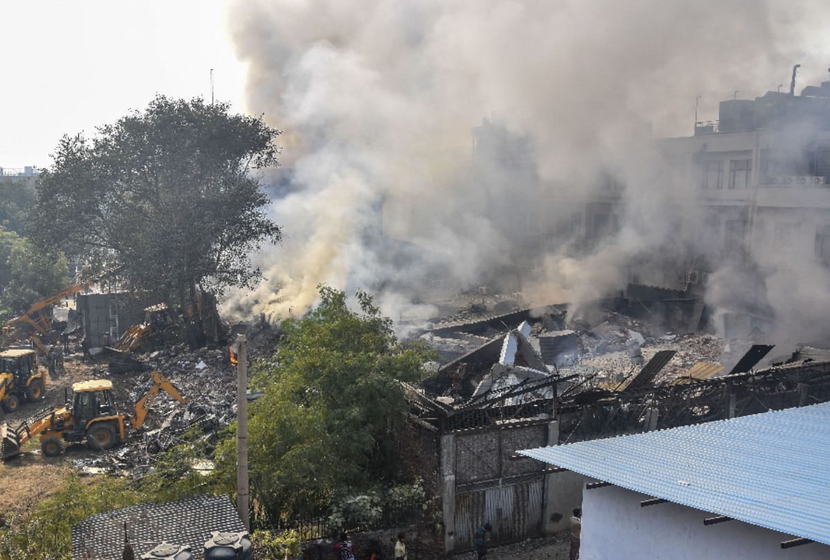 Peeragarhi fire after cooling in initial stage big explosion took place building collapse in 3 parts