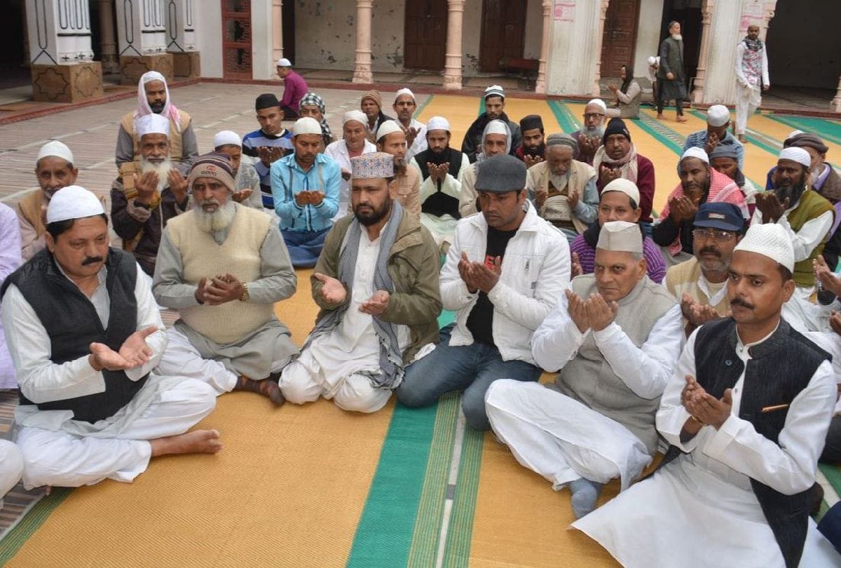 prayers offered for peace on juma ki namaj in firozabad