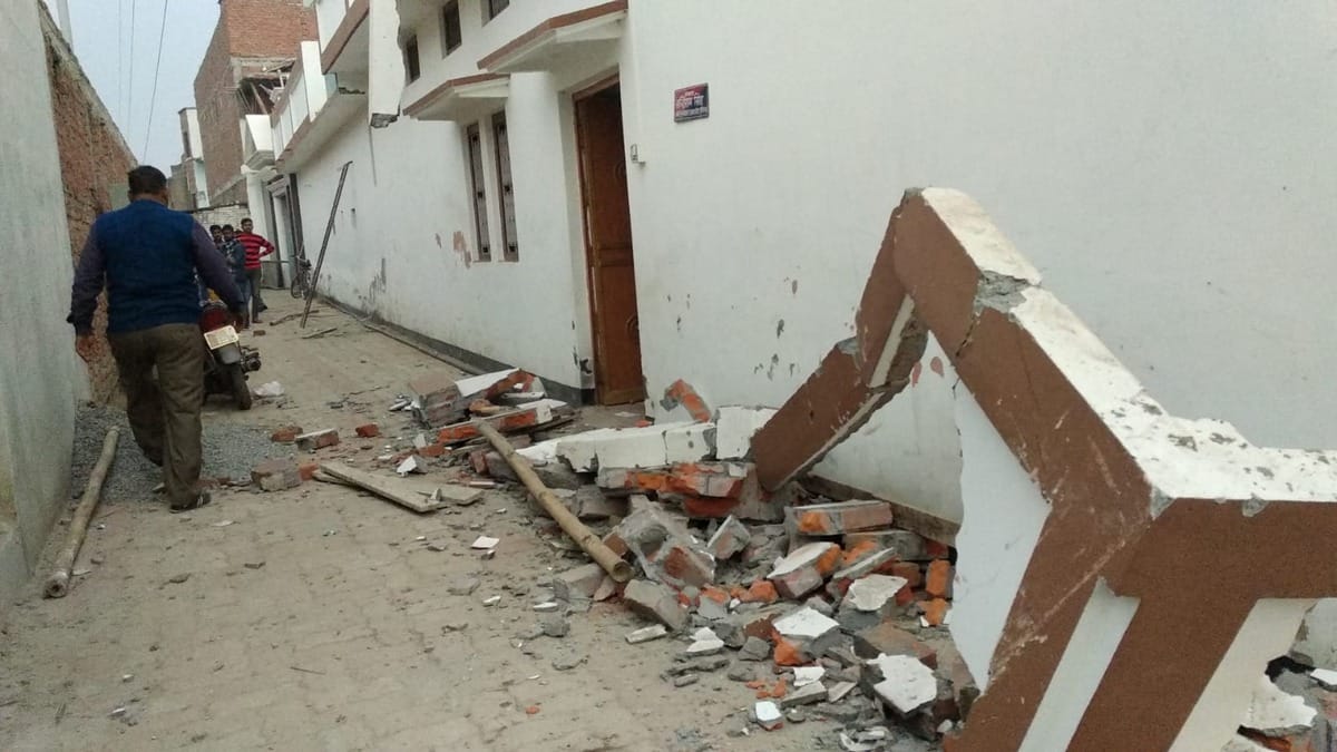 Under construction home collapse one laborer dies being buried under debris two injured mau