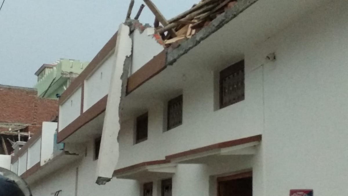Under construction home collapse one laborer dies being buried under debris two injured mau