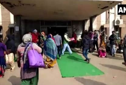 कोटा के अस्पताल में मंत्रीजी के स्वागत के लिए बिछाई गई कारपेट