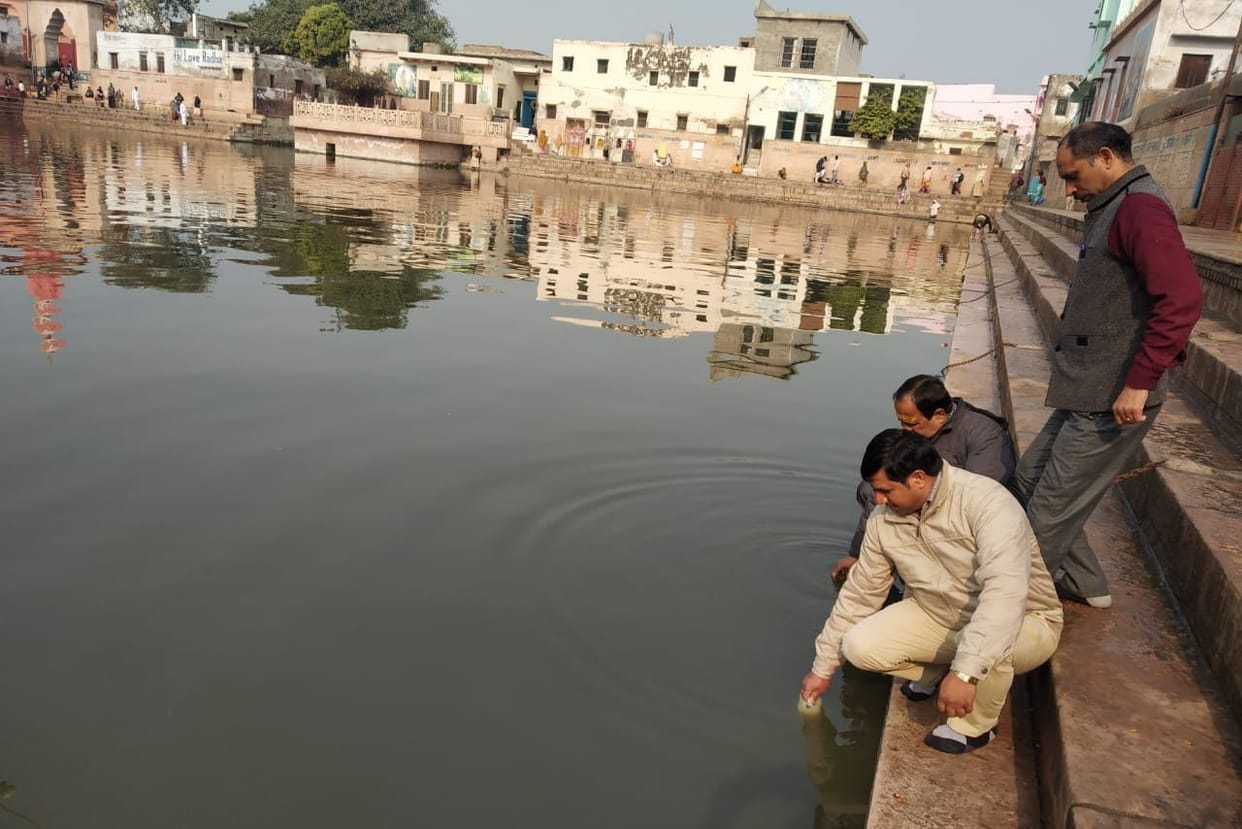 take the samples,pollution team take the sample