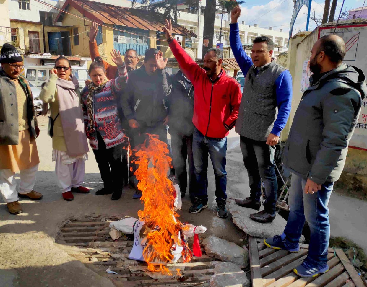 Congressmen burn effigy of Prime Minister Modi