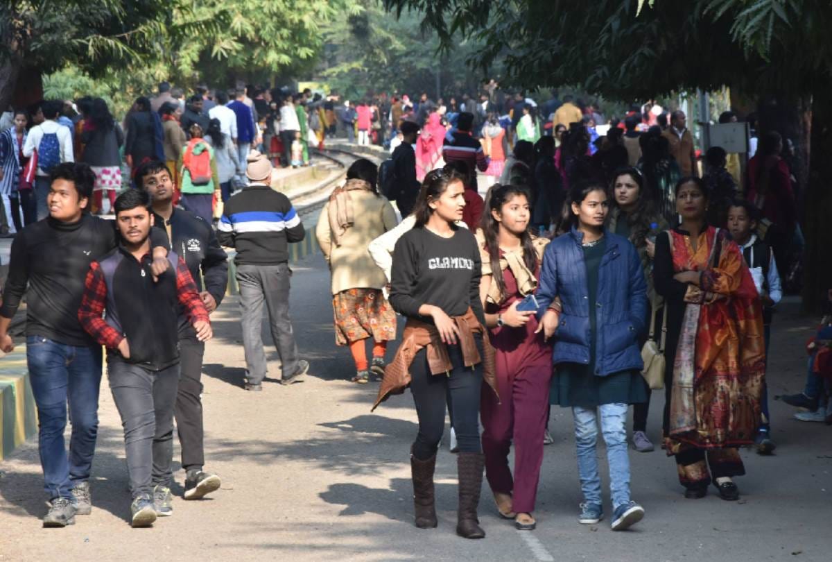 many people visited lucknow zoo