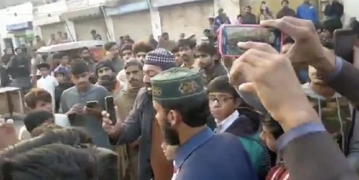 Mob in Pakistan attacks Gurdwara Nankana Sahib with stones