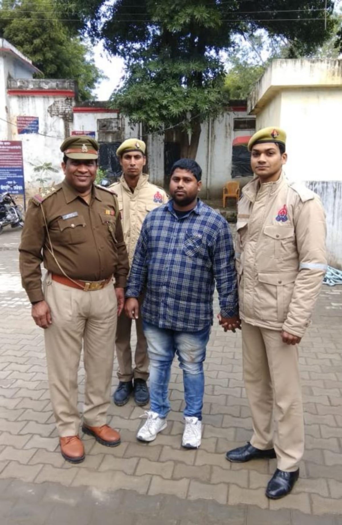 Police arrested murderer of old man farmer by gun shot in mirzamurad varanasi