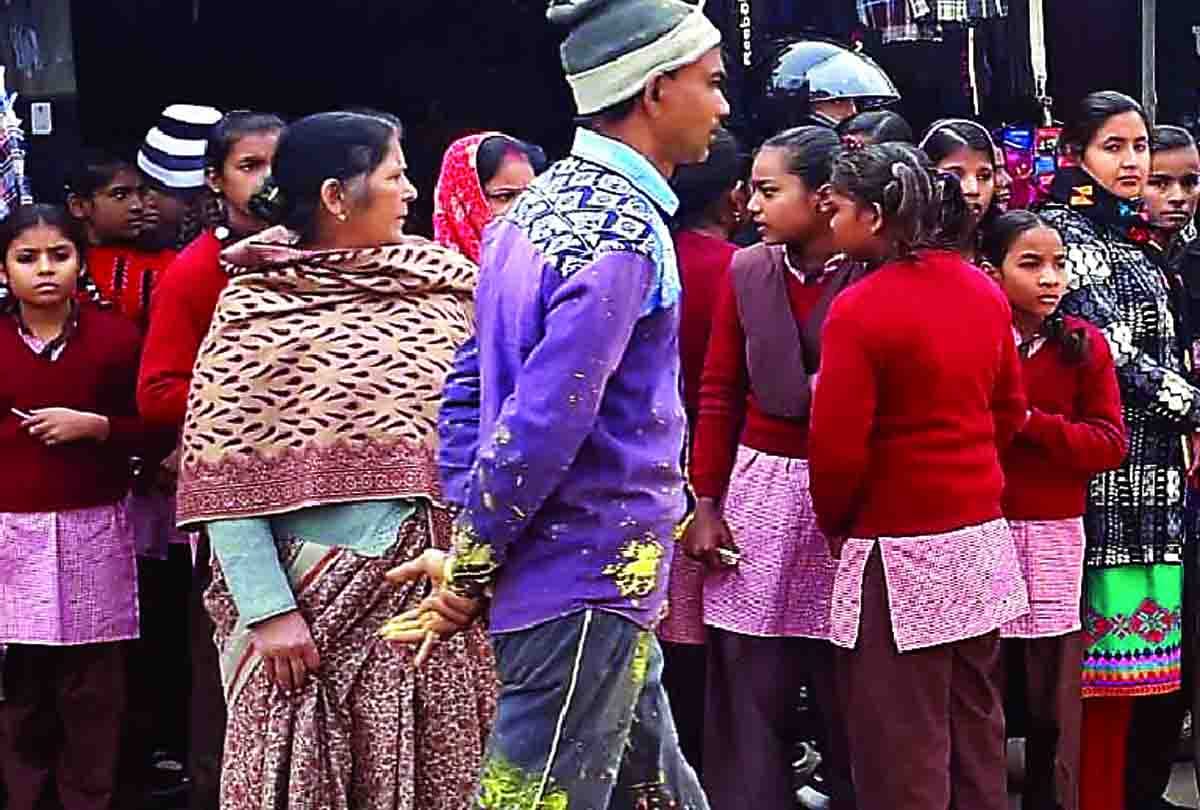 Gas cylinder leaks fire in school