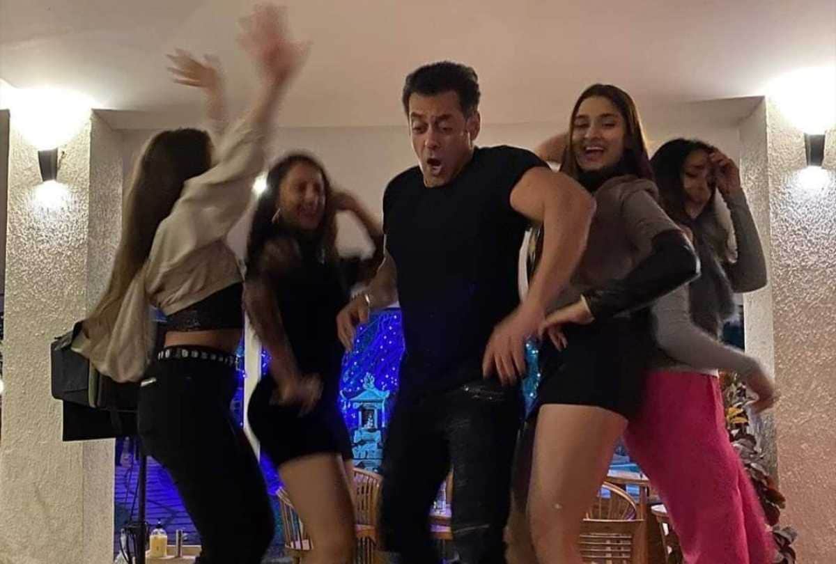 salman khan new year party inside photo viral