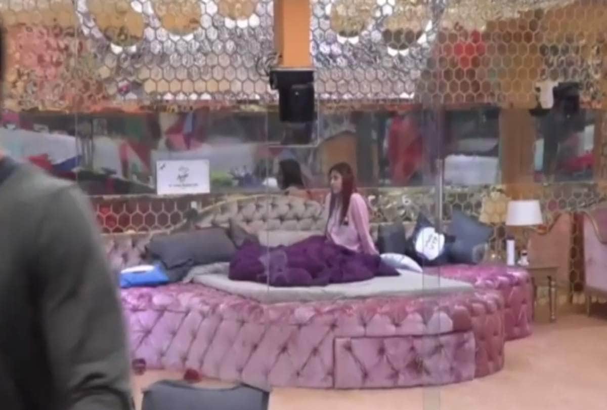Bigg Boss 13 Siddharth Shukla says Shehnaz Kaur Gill dont like somebody sit on our bed