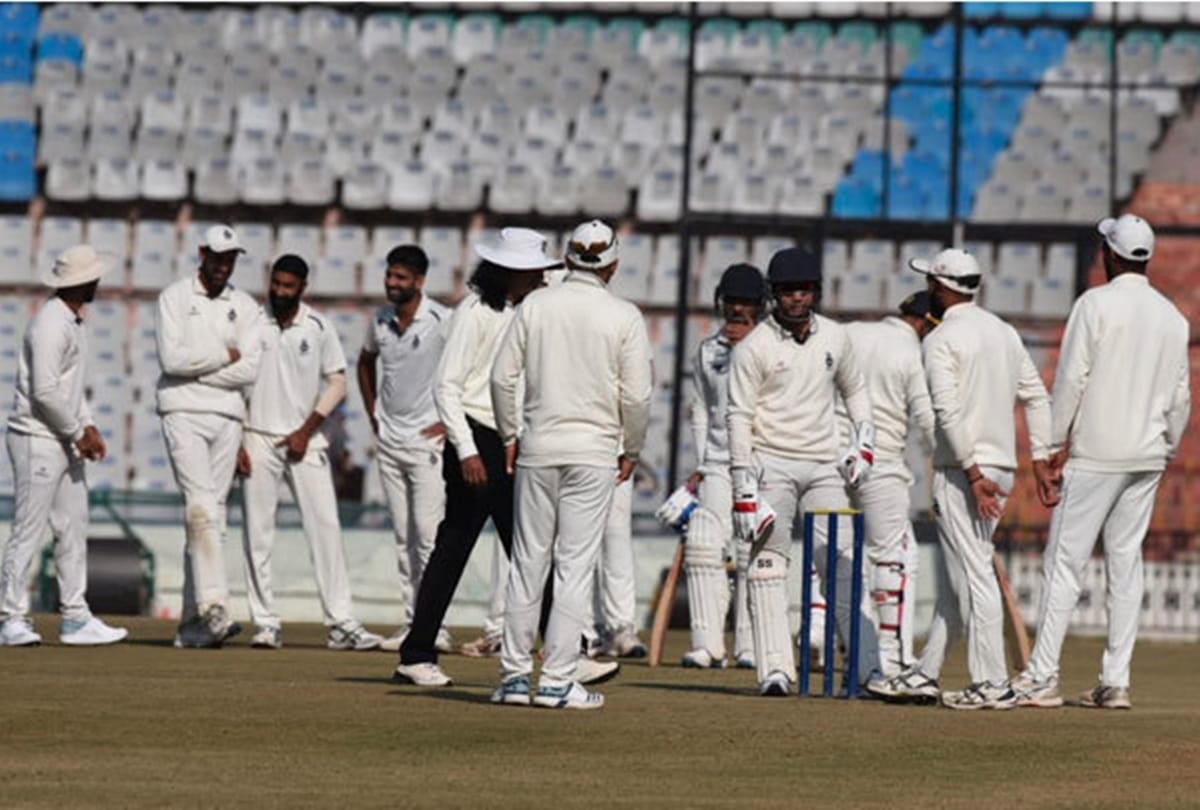 Ranji Trophy: Shubman Gill abuses umpire and denied to go outside after being given out