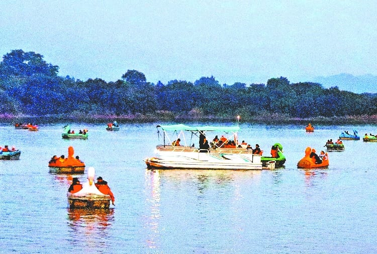 People Got Relief From Chilling Weather of Winter Season