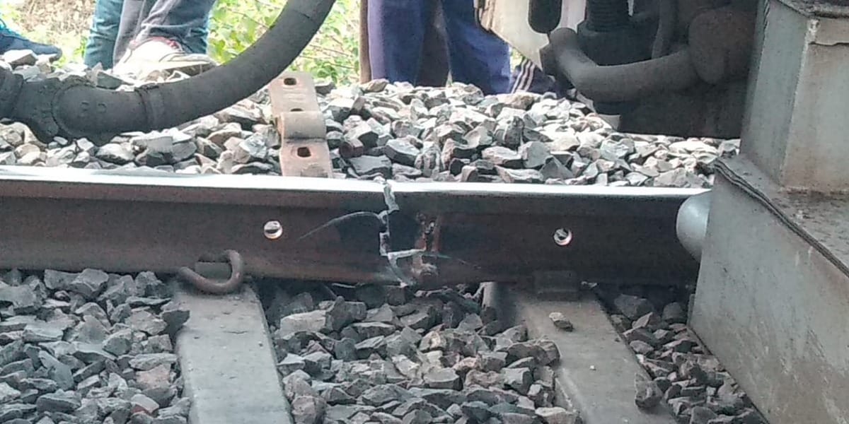 Triveni Express derails no casualties in sonbhadra